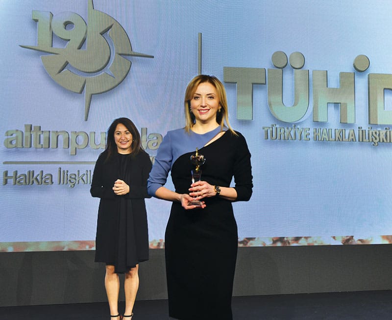 Hayatı Aydınlatan Kadınlar Projesine Altın Pusula Ödülü