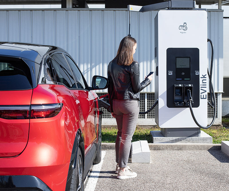 Schneider Electric, EVlink Pro DC 180 kW Hızlı Elektrikli Araç Şarj İstasyonu ile Net Sıfır Hedefine Katkı Sağlıyor