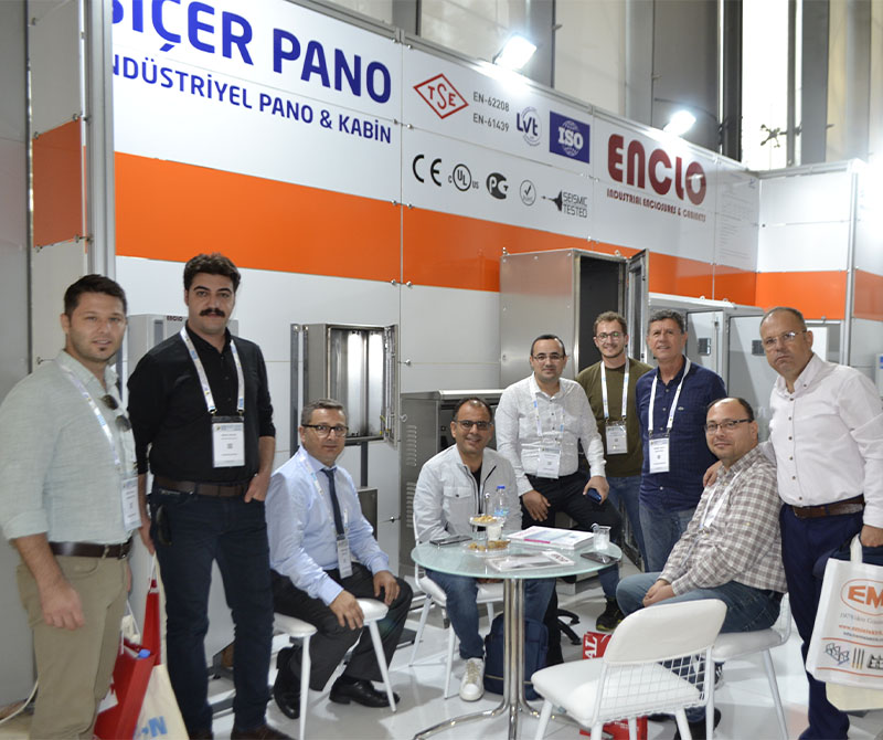 Biçer Pano İzmir Tepekule Kongre ve Sergi Merkezi’nde Düzenlenen Elektrik Tesisleri Ulusal Kongre ve Sergisi’nde Ürettiği Panoları Sergiledi