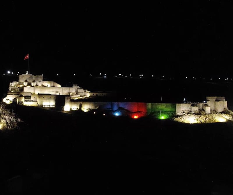 Kars Kalesi Proled Aydınlatma’nın Projektörleri İle Işıl Işıl