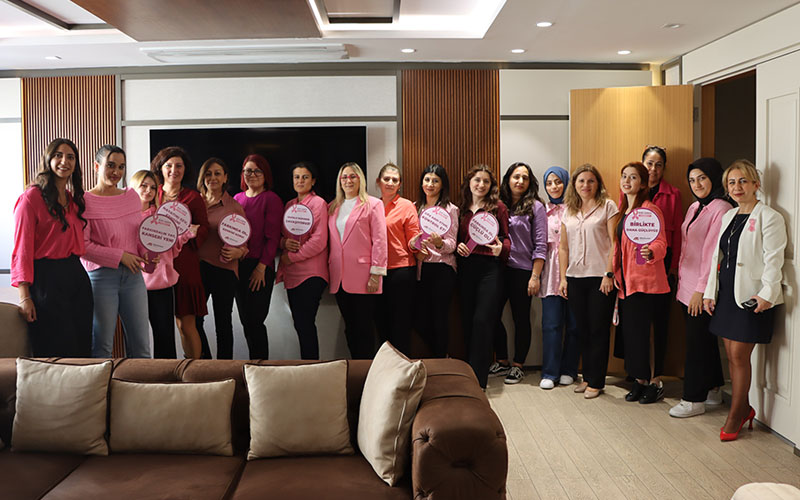 Farkında Ol, Güçlü Ol! Meme Kanseri Farkındalık Ayında Mutlusan Ailesi Bir Aradaydı Farkında Ol, Güçlü Ol! Meme Kanseri Farkındalık Ayında Mutlusan Ailesi Bir Aradaydı